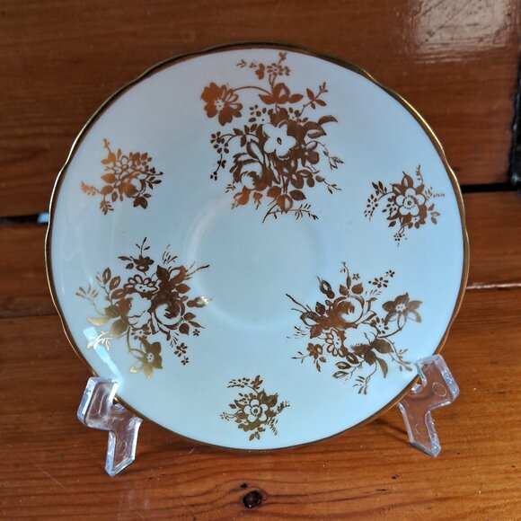 Vintage Hammersley & Co white teacup and saucer with gold flowers - Picture 6 of 8